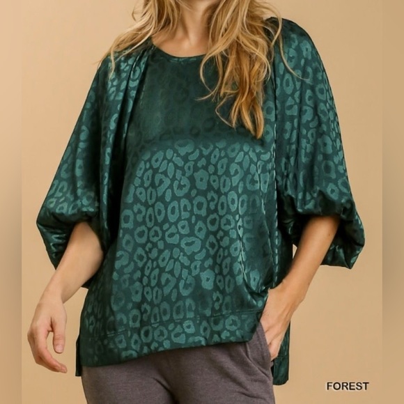 Umgee Green Satin Leopard Print Blouse Women’s Size Small Puff Sleeve Holiday - Picture 7 of 8
